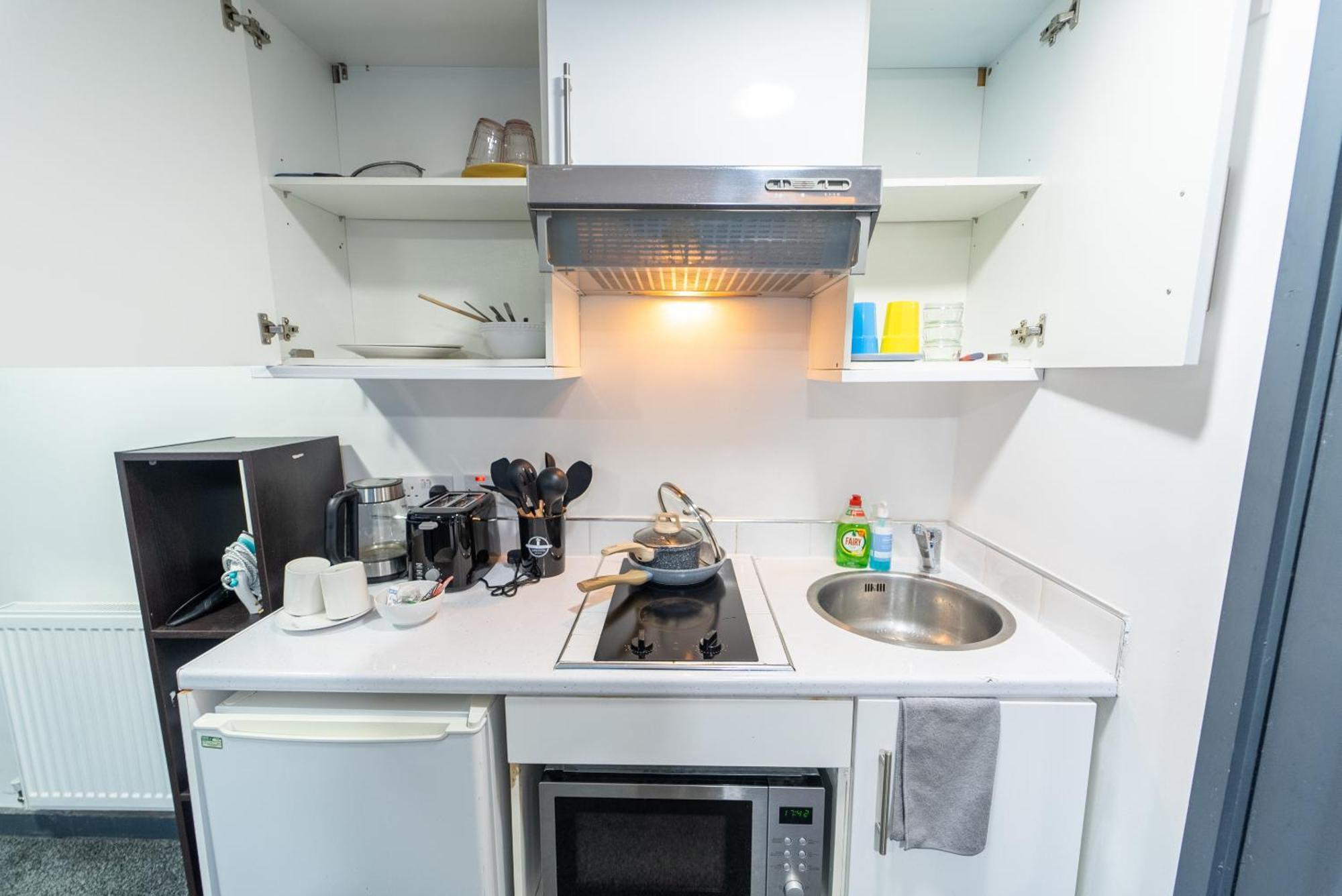 Sa Equipped 10 Mins From Centre And Next To Uob! *
